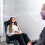 Lire la suite à propos de l’article Hypnose et bruxisme : Pourquoi traiter les causes?